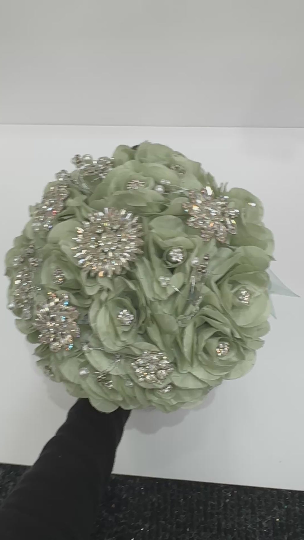 Sage green and silver  Quince Bouquet with silver embelishment  accents  | Ramo verde Sage de Quince con application plata